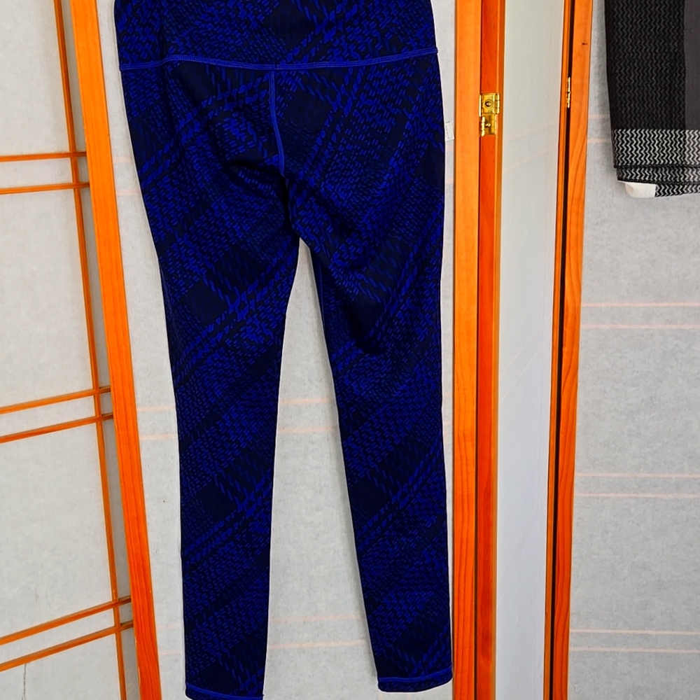 Athleta Reversible Westchester Chaturanga Tight Leggings Blue S
